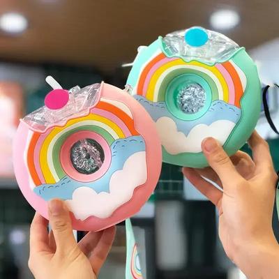 Tasse Forme Donut 380ML Tasse d'Alimentation pour Enfants avec Pailles Adorable Forme de Donuts Tasses à Eau Dessin Animé Étanche Bouteille d'Eau d'Extérieur