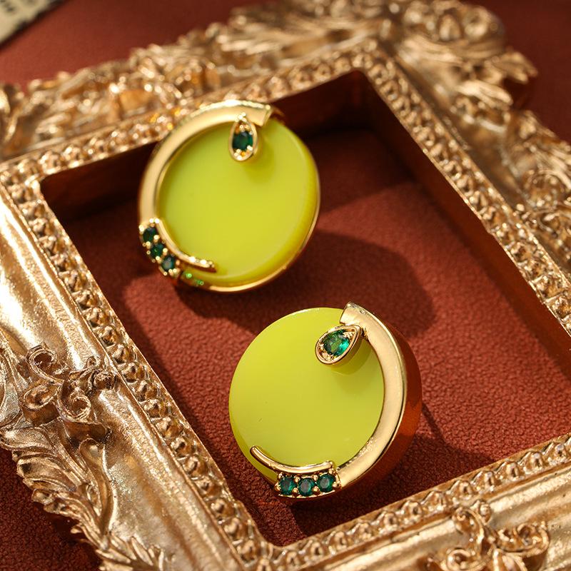 Fashionable And Exquisite Vintage Accessories Small Fresh Round Crescent Earrings For Women Luxury Personalized Trendy Earrings