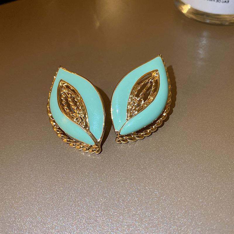 Elegant Vintage Women Girls Classic Resin Stone Earrings Ear Clips Fashion Retro Palace Lady Party Banquet Jewelry Ear Rings