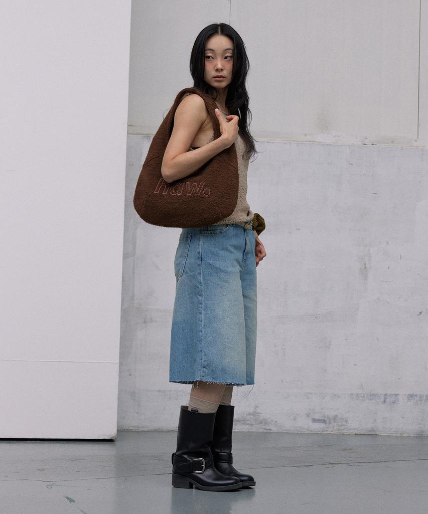 Haveawhale Mini Wool Pebble Bag (Br)