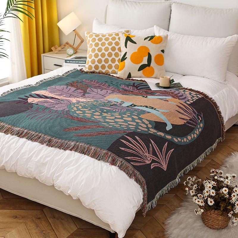 Versatile Ins-Style Line Illustration Blanket: Perfect for Camping, Casual Use, Naps, Throwing, Sofas, Picnics, and Bed Ends.