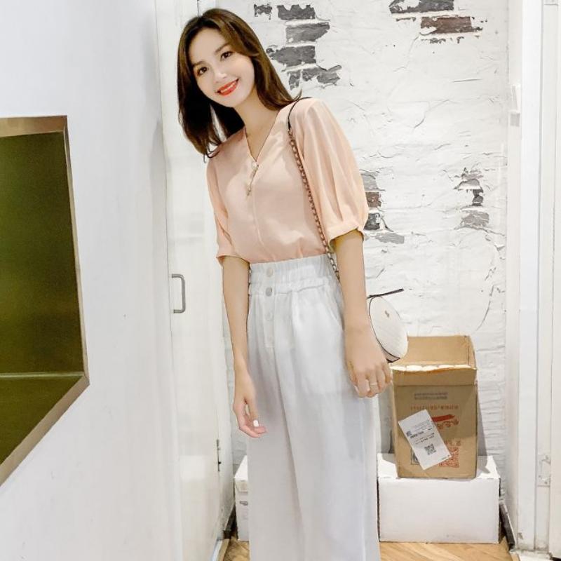 Summer Women's Chiffon Shirt Sweet and Versatile V-neck T-shirt with Pearl Brooch Breathable and Comfortable Short Sleeved Shirt
