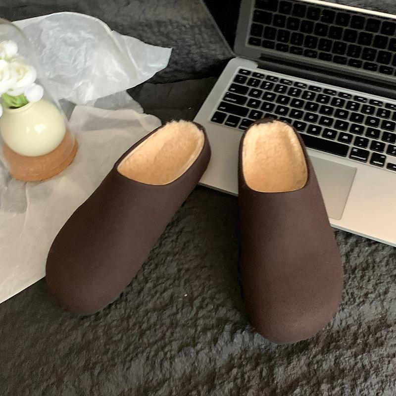 

Retro thick-soled bag head fluffy slippers for women to wear 2024 autumn and winter new plush soft-soled plush cotton shoes half slippers 40 темно-коричневого кольору