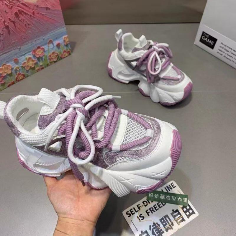 Lässige bequeme atmungsaktive sportliche Freizeitschuhe dicksohlige hohle Sommer-Neuheiten vielseitige Mesh-Dad-Schuhe Damen