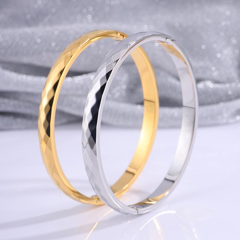 Women's Rhombus Fashionable, Simple and High-end Bracelet with Round Opening and Irregular Shape