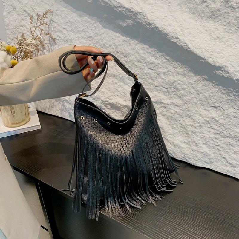 Retro lässige Umhängetasche mit großem Fassungsvermögen, trendige Mode-Schultertasche, Herbst 2025 neu, personalisierte Fransen-Tasche für Damen