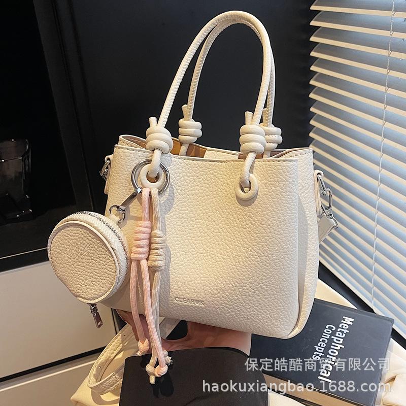 Portable versatile casual bucket bag 2025 spring new Korean version fashion high-end shoulder bag commuter messenger bag