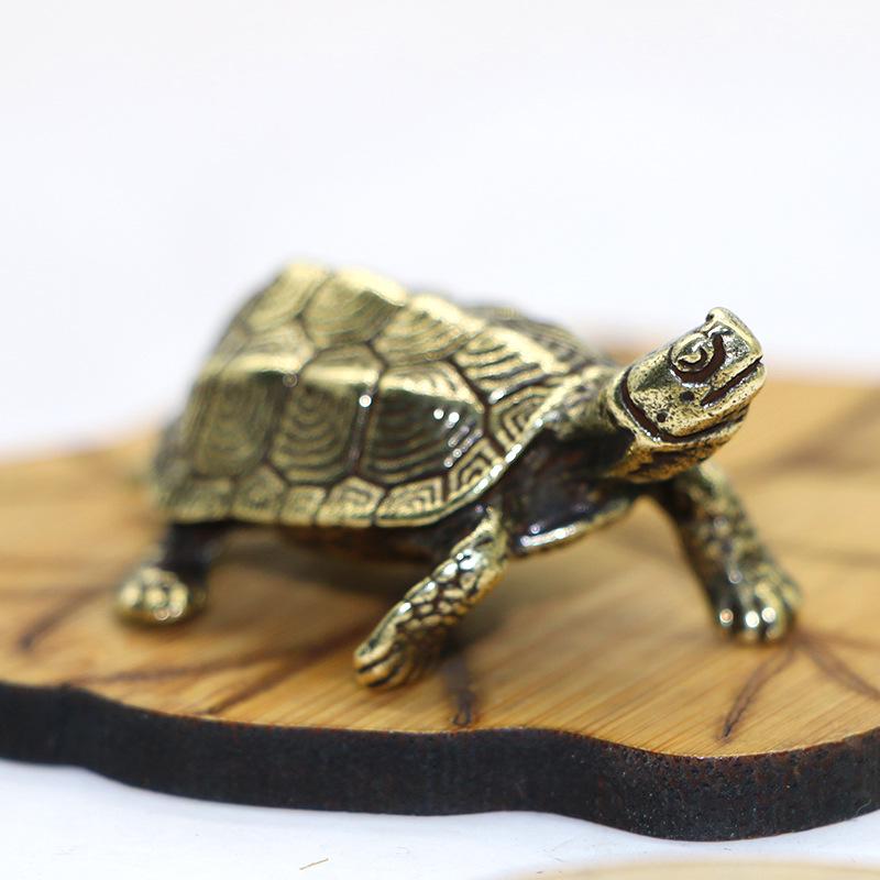 Feng Shui Bronze Turtle Ornaments: Retro Solid Copper Longevity Turtle Tea Pet and Lid Holder.