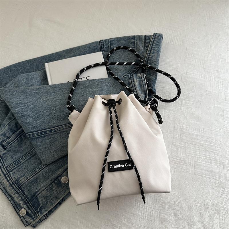 Nylon Sports and Leisure Bucket Bag, Simple Niche Commuting Versatile Girls Drawstring Bag, Summer Large-capacity Messenger Bag