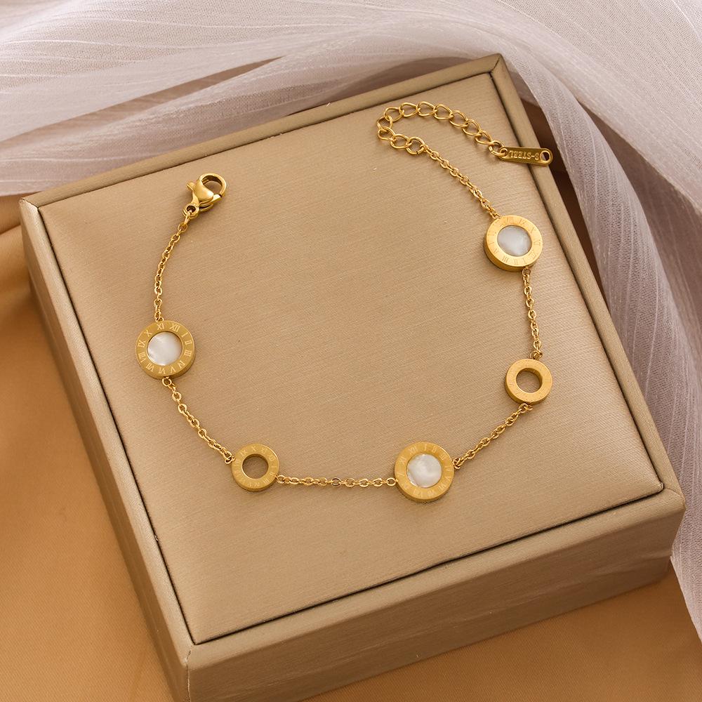 High-End Titanium Steel Four-Leaf Clover Bracelet with Shell Pendant – Durable, Fade-Resistant Design