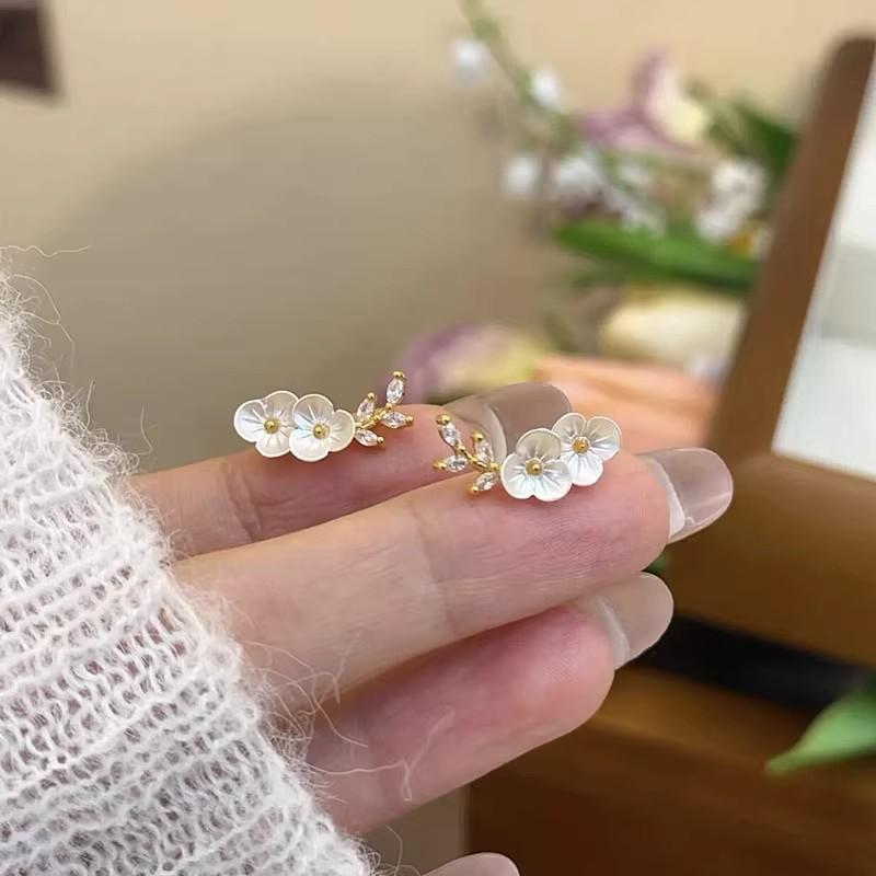 New Chinese plum blossom branch leaf stud earrings women s design earrings small temperament ears