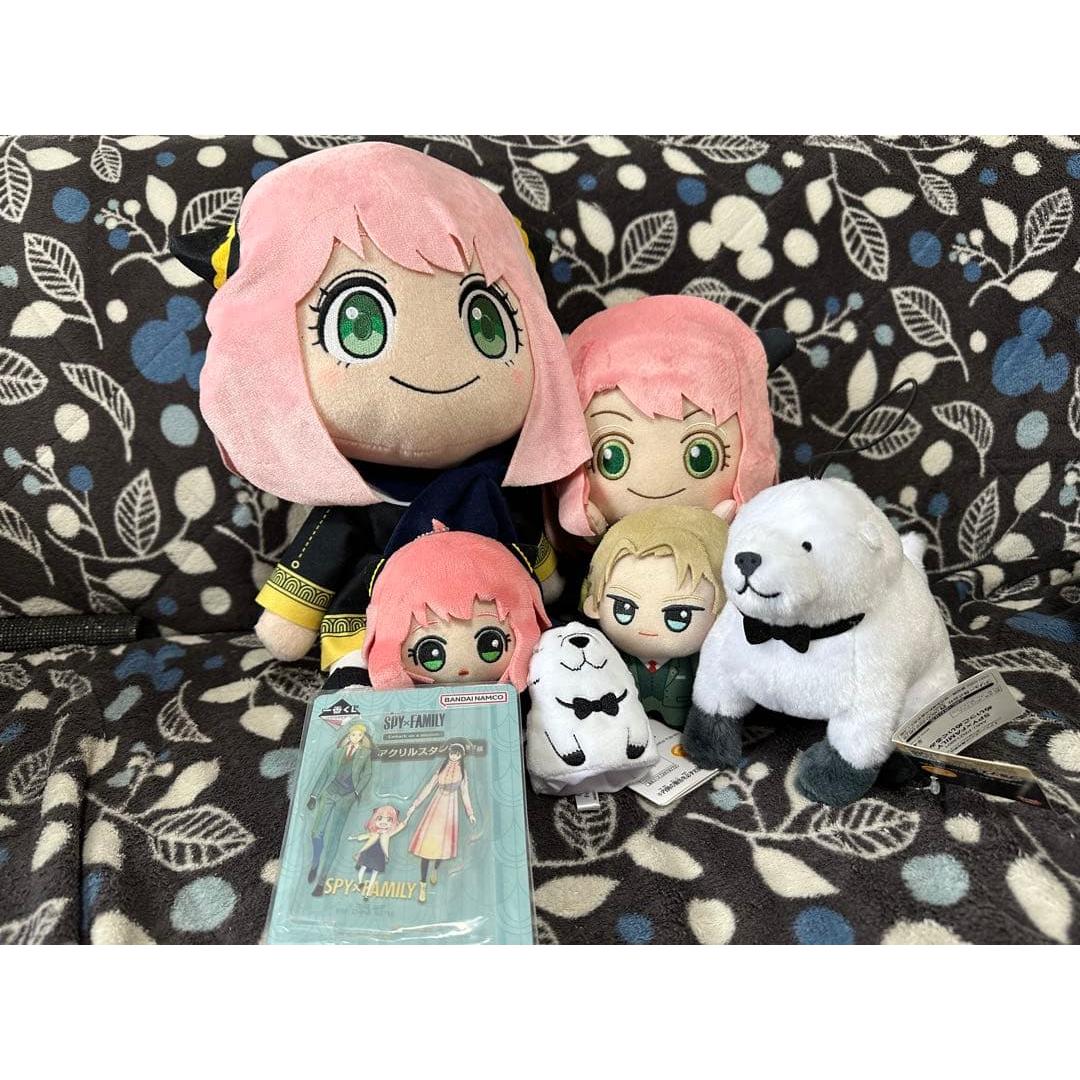 Used spy family stuffed toy set