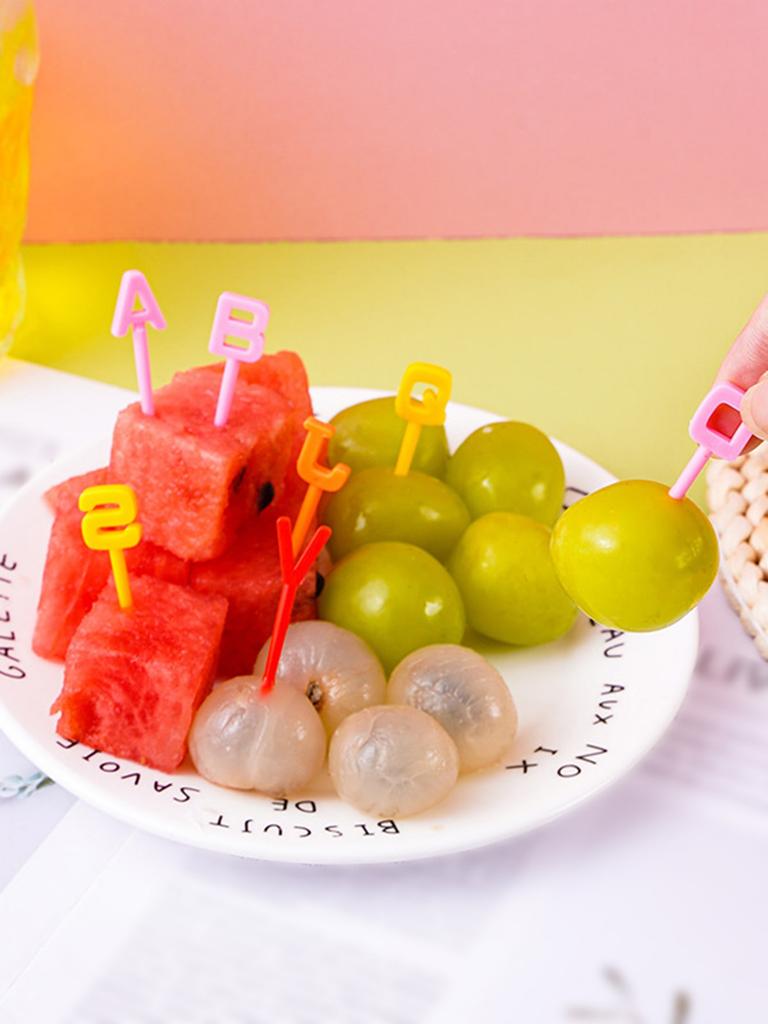 Wiederverwendbare 26 Buchstaben Obstgabel Kinder Lebensmittelpicker Lunchbox Zahnstocher Niedlich Weihnachten Salat Snack Kuchen Dessertgabel Dekoration