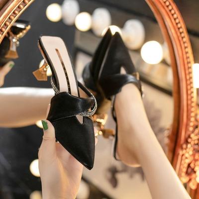 Spitze coole Hausschuhe Damen Nische 2025 neues Nischendesign lässige Oberbekleidung Tasche Kopf vielseitig Internet-Berühmtheit High Heels