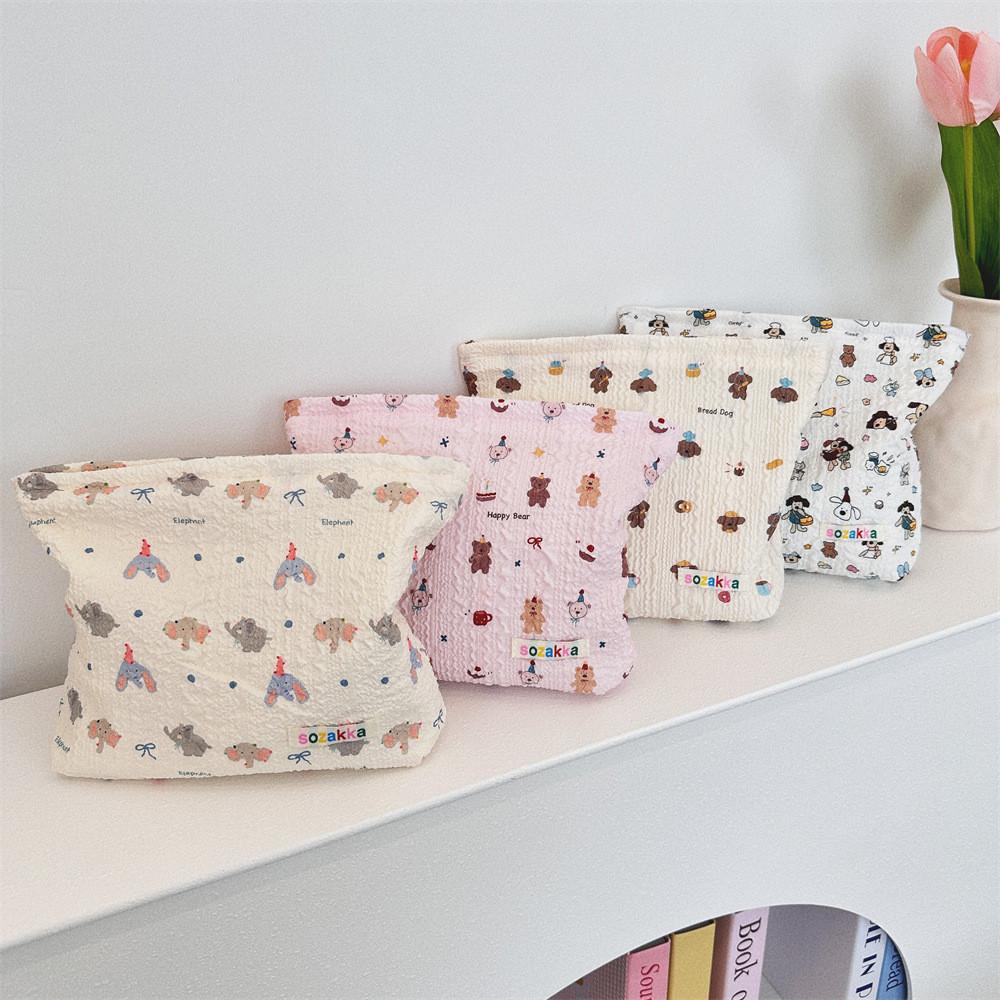 Cute Bear Makeup Bag With Floral Pattern And Polyester Material For Travel Storage