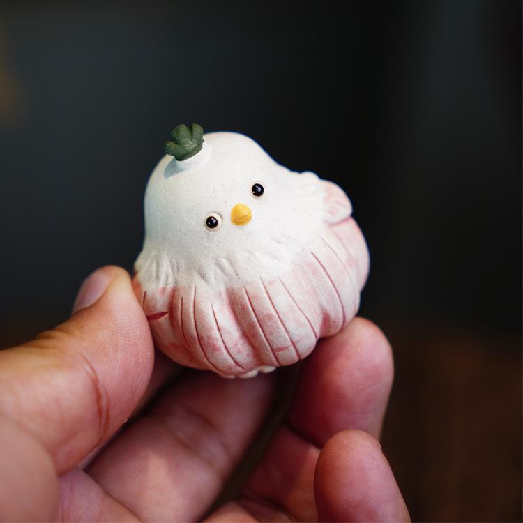Xiangyunsha Suan YiXing Zisha Tea Pet: Cute Garlic Bird Sculpture Ornament in Original Ore Duan Ni. Fun, Creative Tea Accessory.