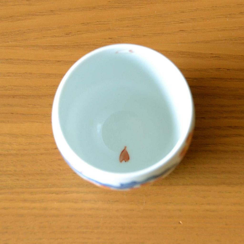 Stylish Arita ware sake with a cherry blossom perfect for retirement A wonderful thank you gift in a wooden cup, round, design, gifts. box.