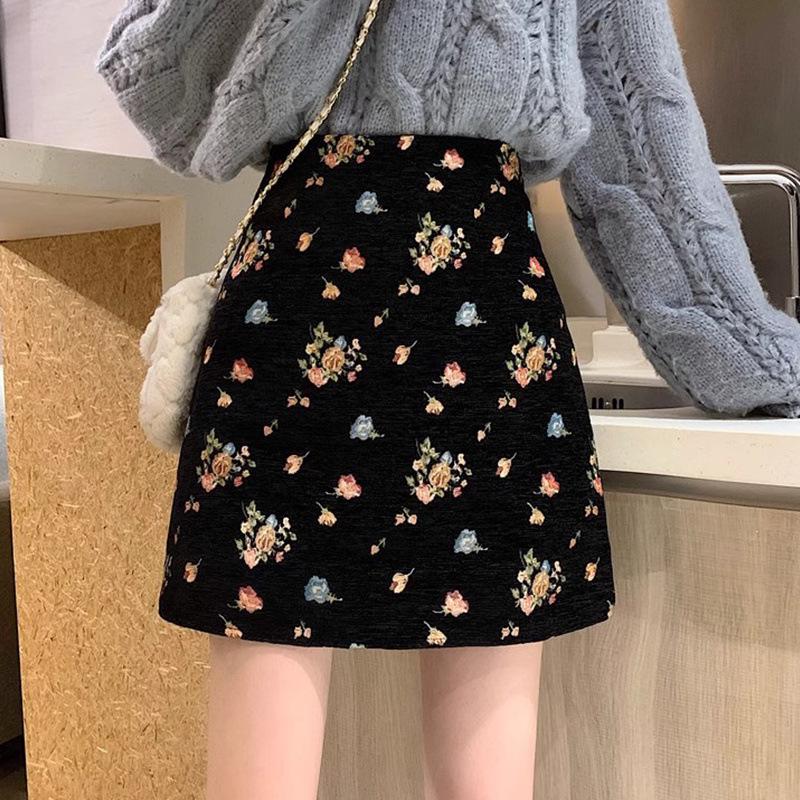 High-Waist Floral Print A-Line Midi Skirt for Women - Retro Hong Kong Style, Versatile and Slimming Design for Autumn/Winter