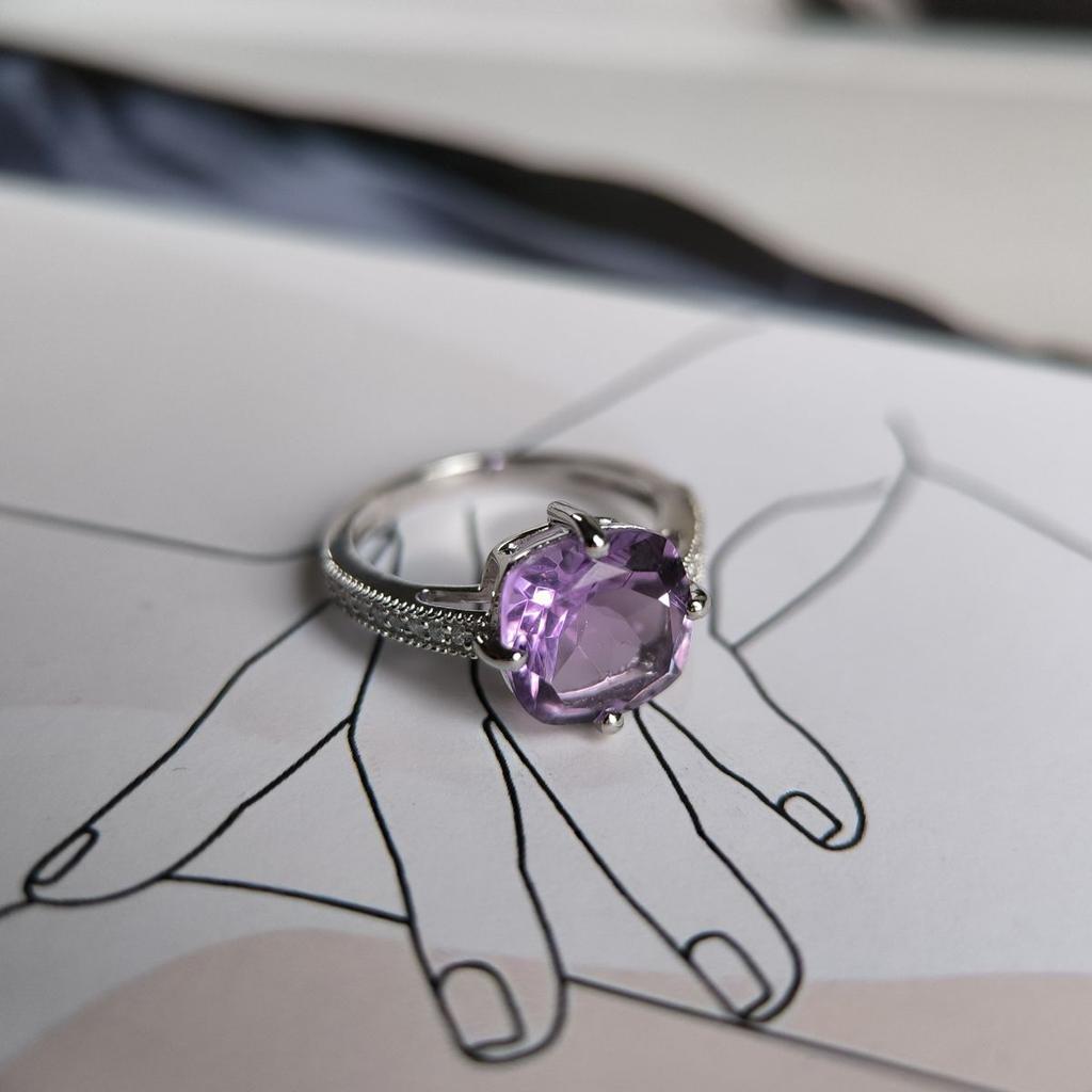 Серебряное кольцо с натуральным аметистом 3.923ct, вес изделия 3,35 гр (2178996)
