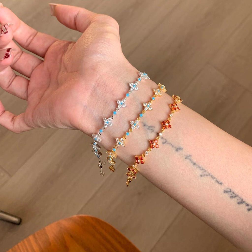 Zircon Clover Bracelet for Women, Elegant Four-Leaf Wristband - Versatile Jewelry for Daily Wear.