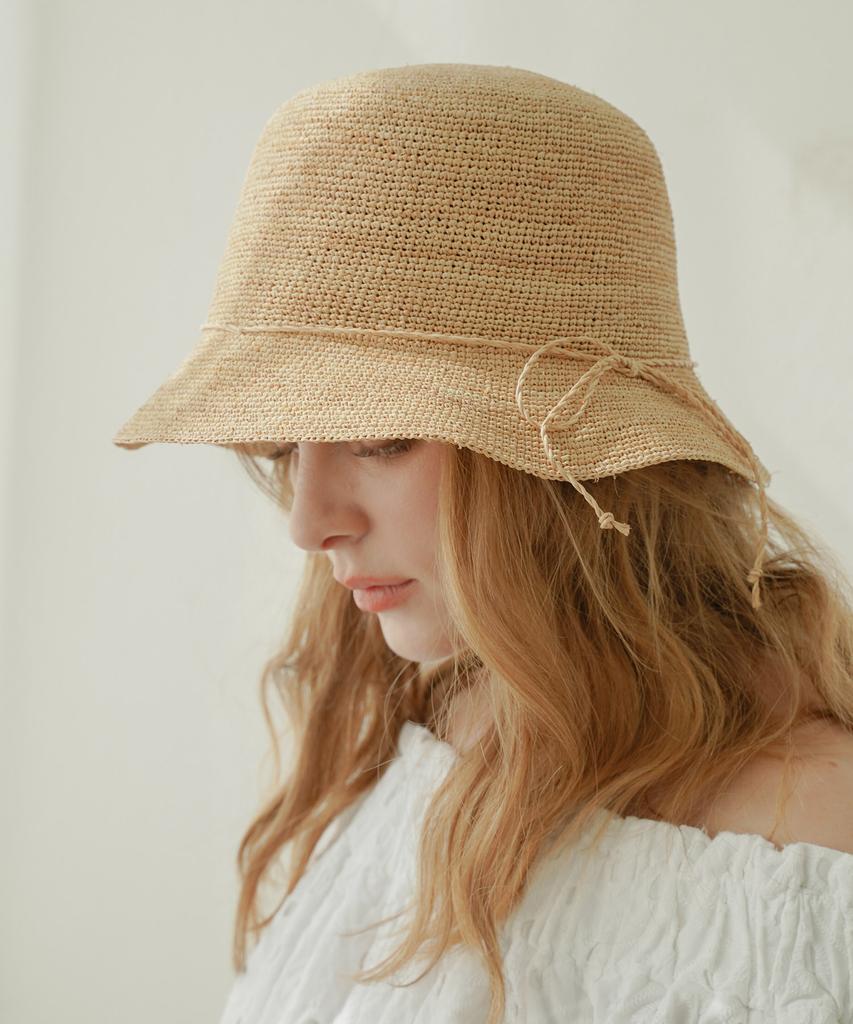 Kaliseumontapone Eavan Raffia Cloche Hat