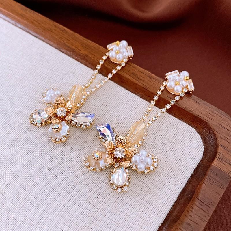 Medieval Silver Needle with Diamonds, Dripping Oil, Flower Pearl Earrings, Temperament, Court Style Stud Earrings, Light Luxury and High-end Earrings.