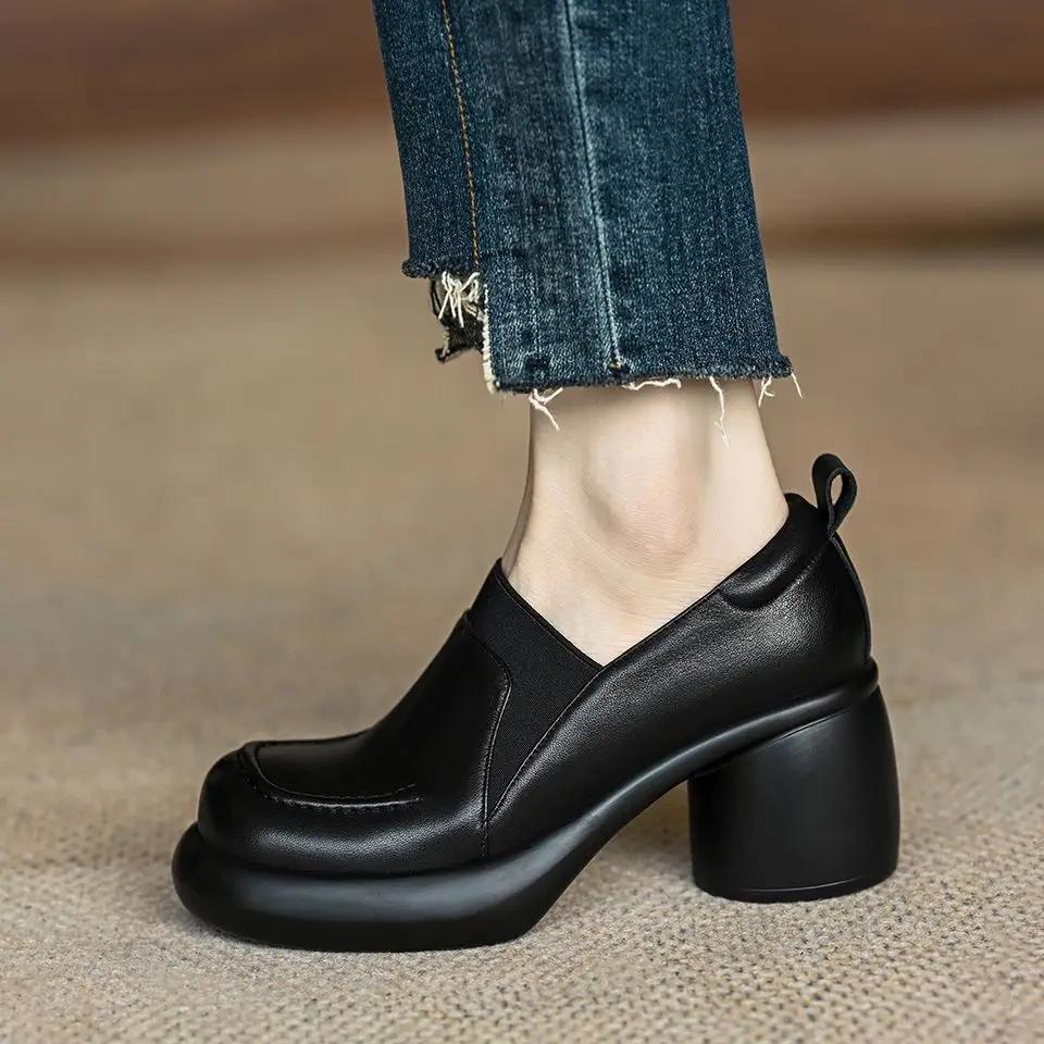 Mote Nye Kvinner Høye Hæler Svart Skinn Slip-on Høst Pumps Designer Mote Fottøy Kvinners Retro Plattform Blokkhæler mary jane