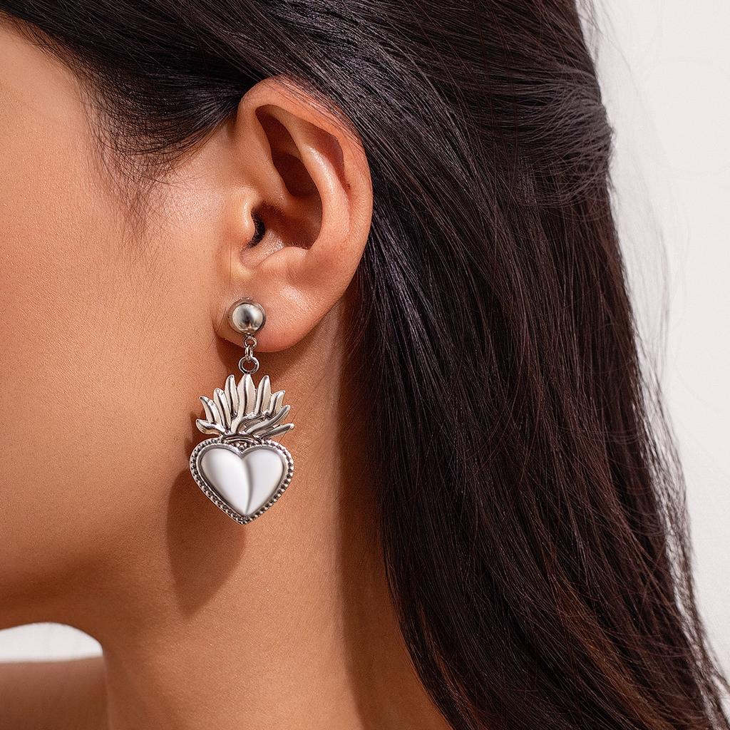 Wind Liquid Love-shaped Fringed Stud Earrings Female, Creative Splicing Lava Earrings Ear