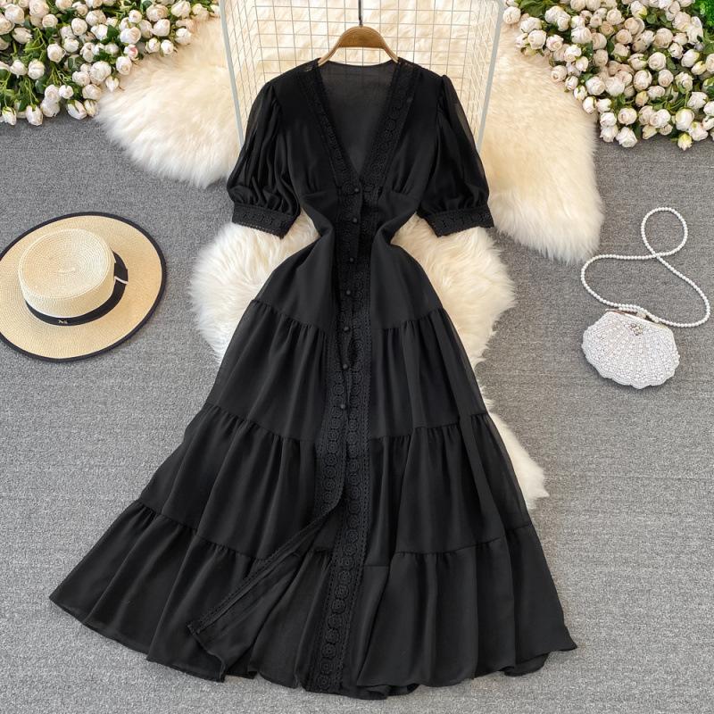 Seaside vacation desert big swing dress travel Bali beach dress super fairy V-neck lace lace dress summer