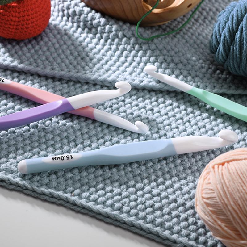 4 Pezzi 8-15 Mm Manico TPR Plastica ABS Ispessito Uncinetto Fai da Te Tappeto di Lana Fai da Te Set di Strumenti per Tessere