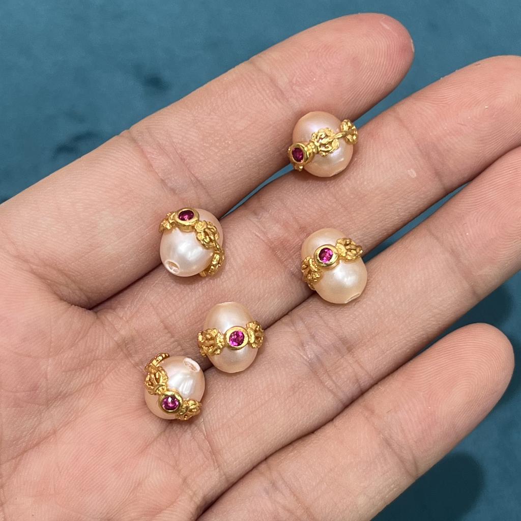 1Pc, Artificial Pearl Beads with Golden Setting and Red Gems Accents, Pink Rice Beads with Hole, for Jewelry Making DIY Materials Accessories 0.9-1cm