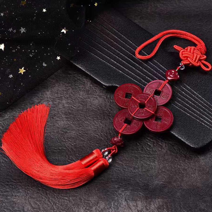 Фиолетово-золотой кулон для автомобиля с кисточкой из монет Пяти Императоров Cinnabar