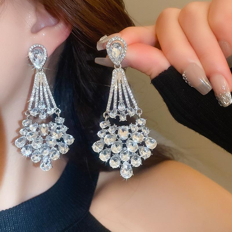 Luxury Spider Web Drop Tassel Earrings with Inlaid Diamonds