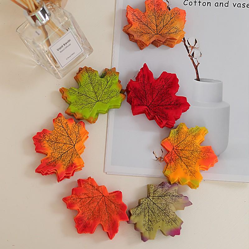 50pcs Halloween Simulation Maple Leaves Fall Color Mix for Thanksgiving Table Decor Photo Wedding Party Props Courtyard