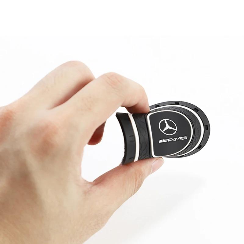 2025 Heiß 2 Stück Auto-Getränkeuntersetzer PVC-Logo Wasserbecher-Pad Anti-Rutsch-Matte für Mercedes Benz AMG GLE GLS CLS GLC CLA GLA GLK ML C197 R231 W1