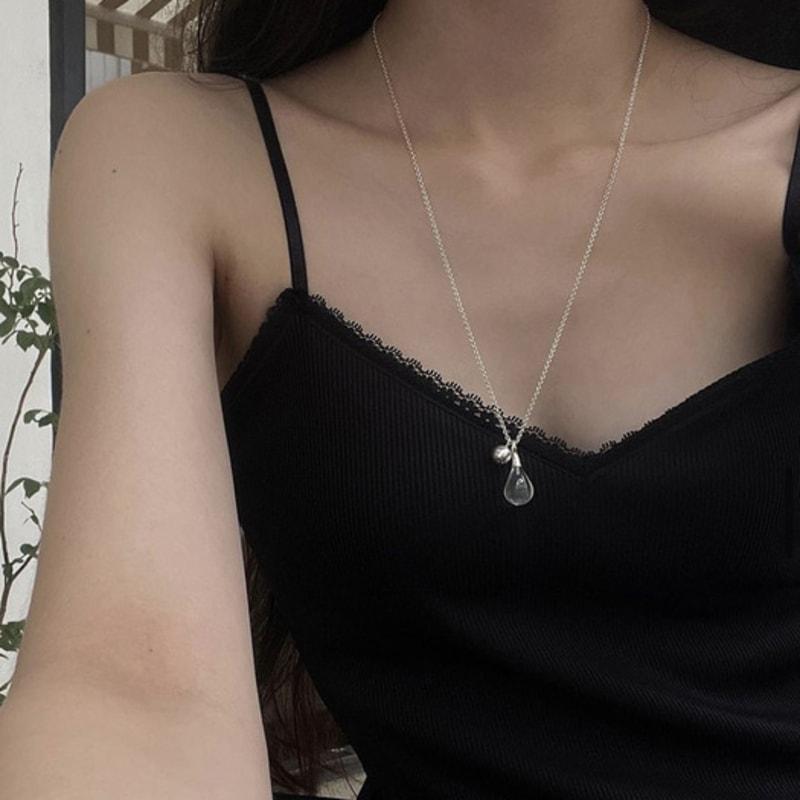 VINOOM dew drop necklace (natural white quartz)