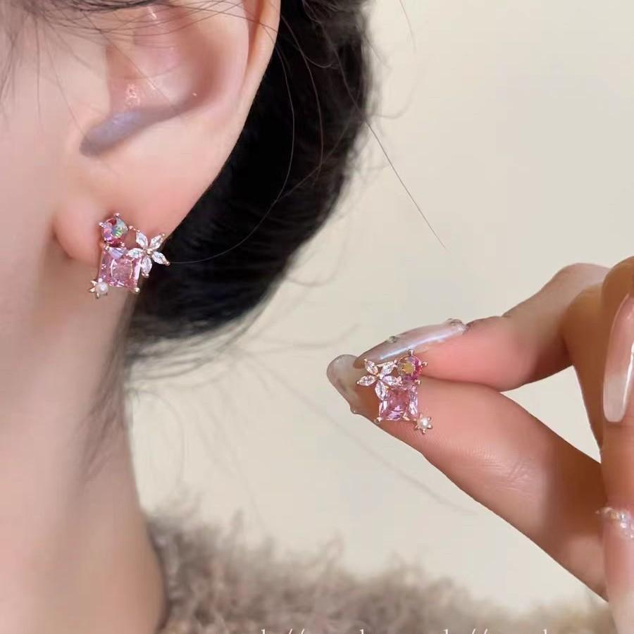 Old And Beautiful~ Fringed Earrings Niche Long Flower Butterfly Stud Earrings Exquisite Versatile Light Luxury Ears
