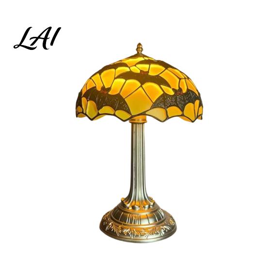 Goth Chic Office Desk Decor Stained Glass Black Bat Table Lamp Vintage Resin Retro Small Decorative Light for Mantel Halloween Gothic Bedside