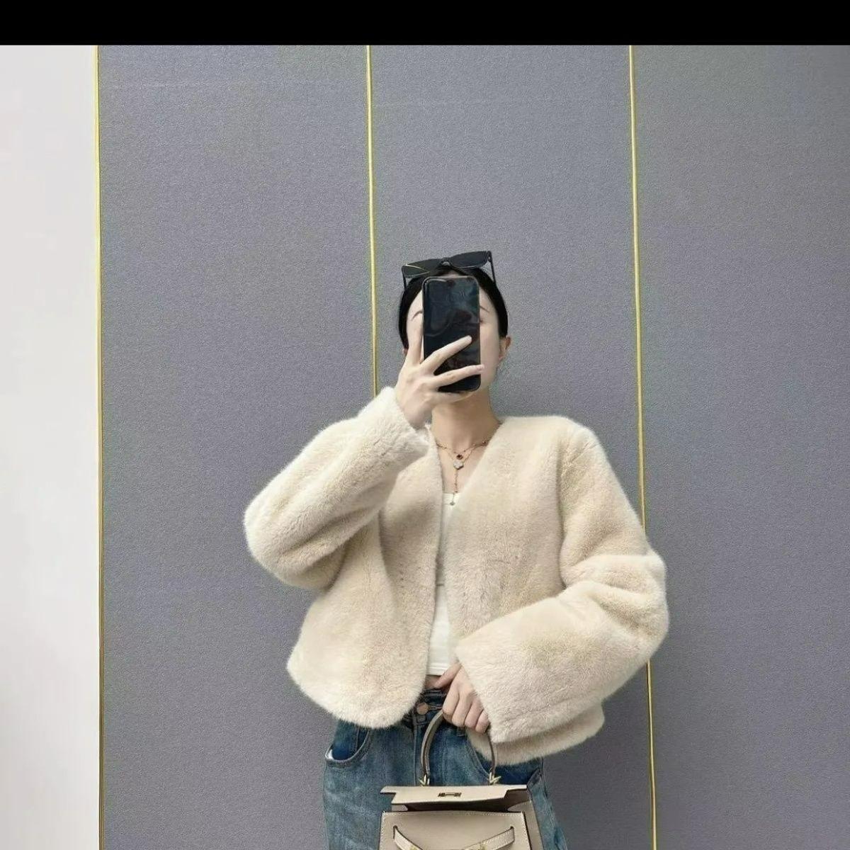 

Imitation Mink Velvet V-neck Jacket Women s Autumn and Winter Soft Waxy Lazy Loose Thick Short Top XS