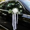 Fleur Artificielle Décoration de Voiture Poignée de Porte de Mariage avec Lien Ruban et Feuilles Vertes, Kit Blanc Abordable Bouquet Rose Rétroviseur pour Mariée