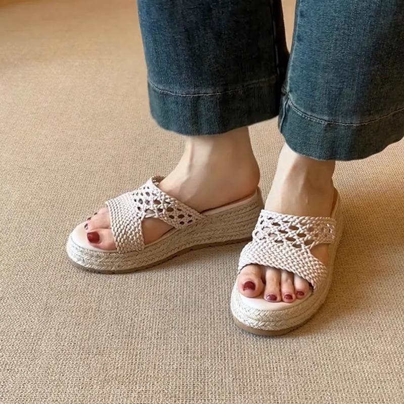 Thick-soled straw-woven soft-soled one-word sandals women's retro woven round-headed leather comfortable commuter fisherman shoes
