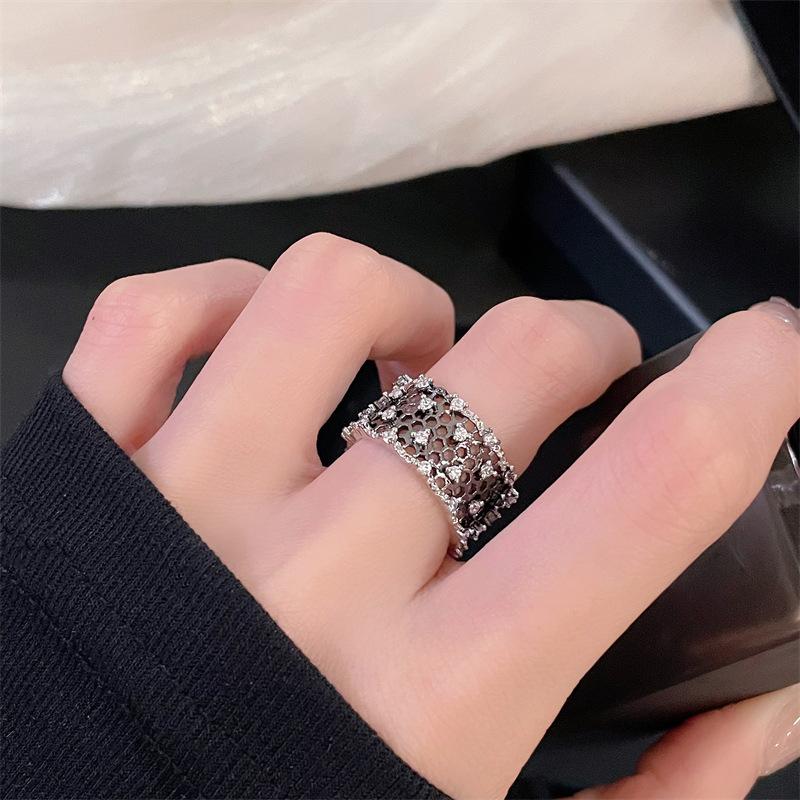 Dark Fengchao Heavy Industry Light Luxury Advanced Sense Color Separation Open Ring Lace Edge Niche Design Sense Personality Ring Female