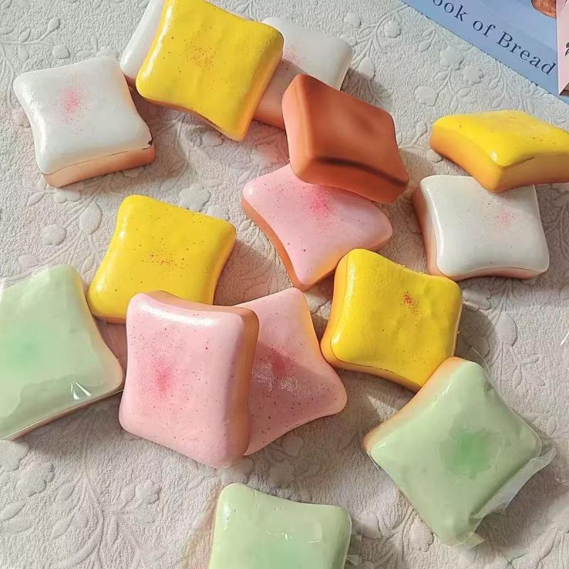 Měkká simulovaná hračka na mačkání toastu Hračka na uvolnění stresu Pomalé odskakování Hračky Fidget chléb Domácí dekorace Nejlepší dárek pro přátele
