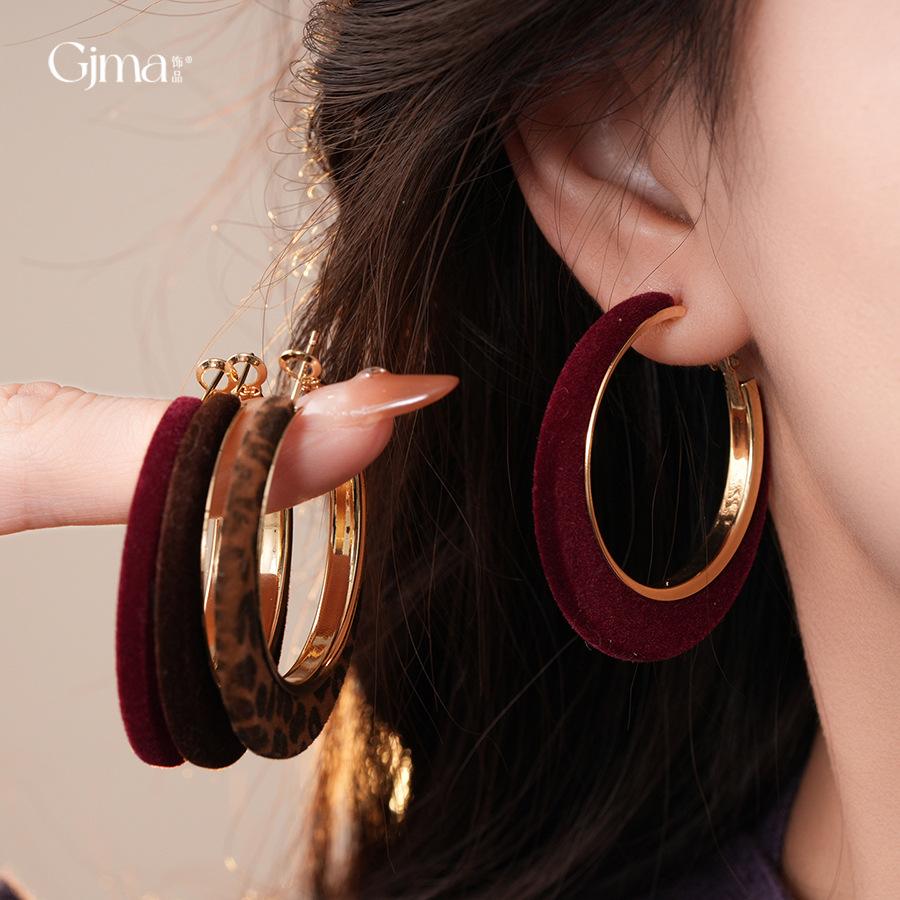 Silver needle Hong Kong style retro flocking round leopard print earrings earrings personalized autumn and winter earrings women