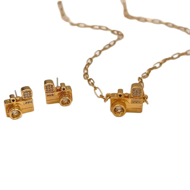 Kamera-Ohrringe mit Diamanten: Stilvoller, Luxuriöser, Innovativer Nischenschmuck