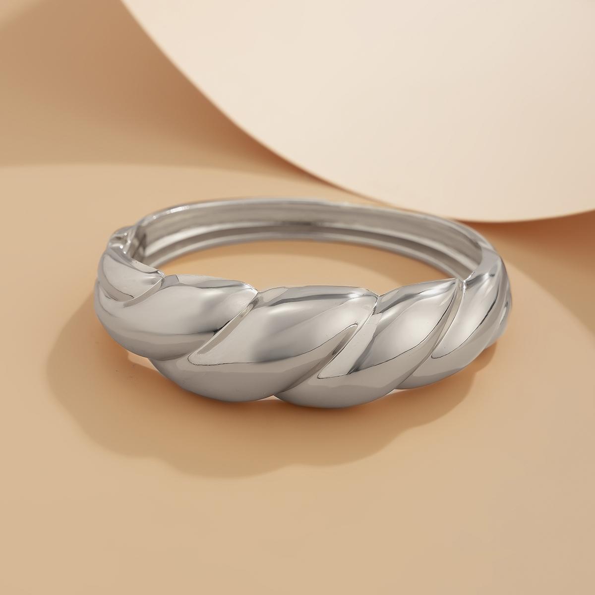 

Ingemark 4 Styles Hip Hop Punk Wave Open Spring Bangles for Women Creative Heavy Metal Chunky Bracelets Couple Hand Jewelry Men