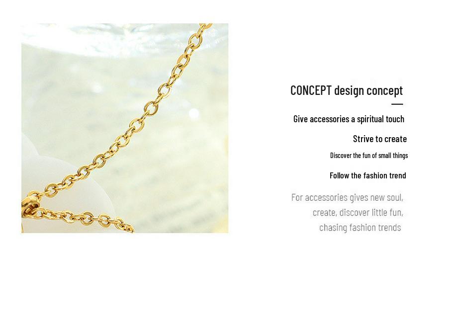 European & American Sexy Oval Pendant Designer Necklace with Embossed Figure on Versatile O-Shaped Chain