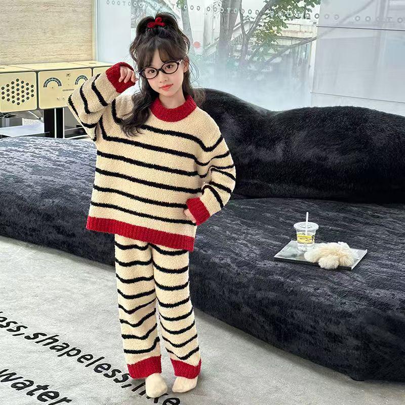 Girls' 2025 Winter Coral Fleece Pajama Set – Cozy Velvet Homewear for Middle and Big Kids
