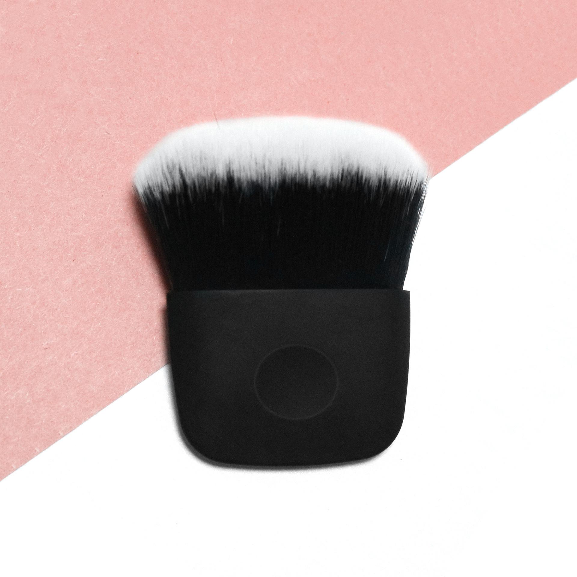 

Розовая мини-портативная кисть для румян и пудры с мягкой щетиной