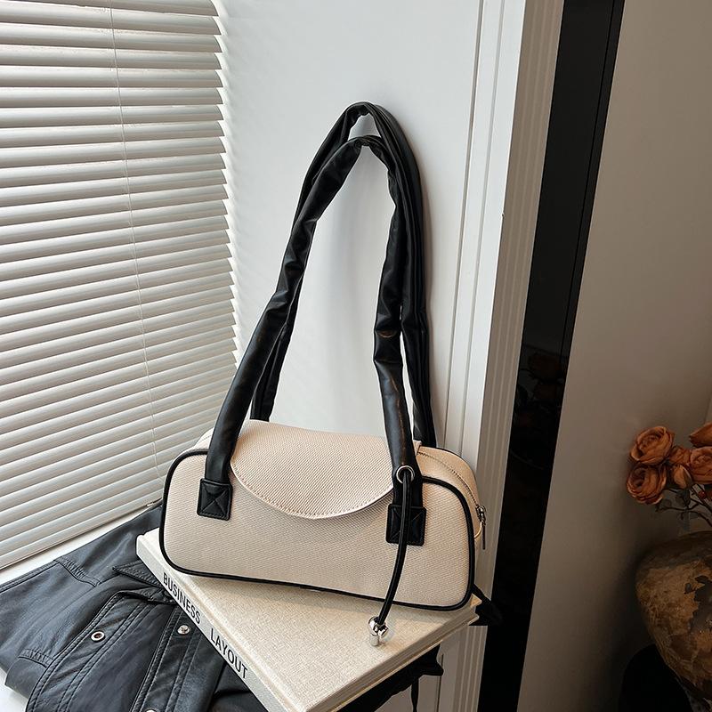 

Сумка премиальной текстуры нишевого дизайна женская 2025 новая модная трендовая сумка на плечо универсальная сумка-мессенджер сумка-подушка чёрный